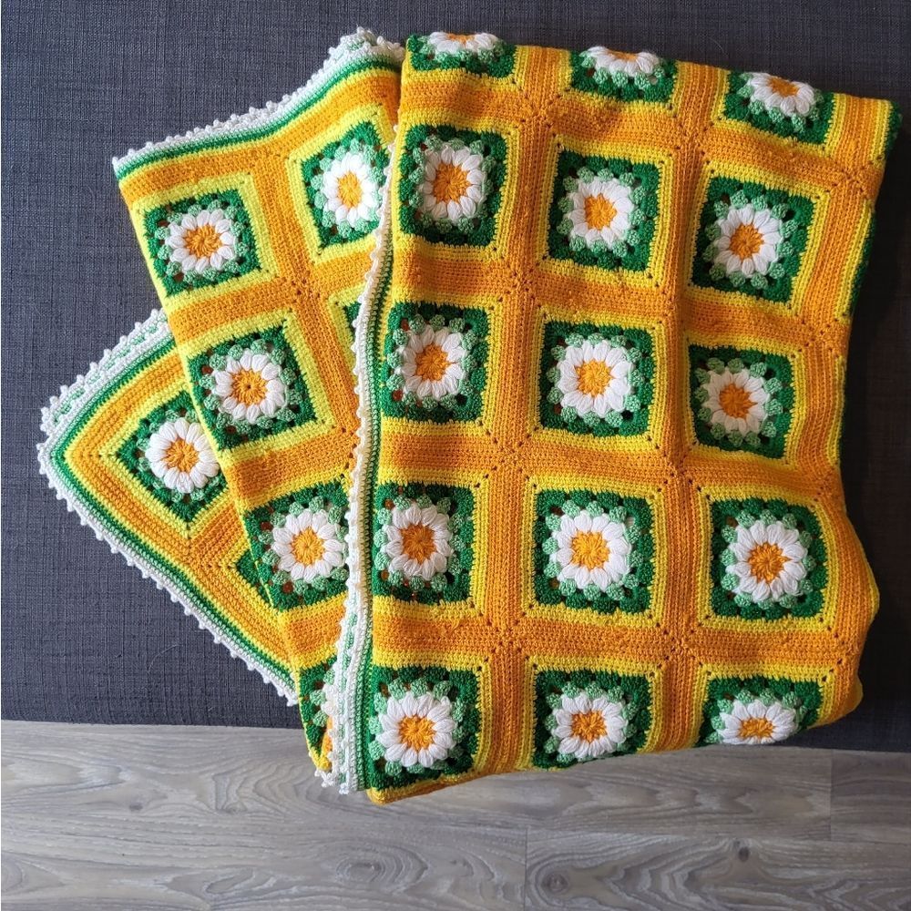 Vintage handmade crochet granny square daisy floral afghan blanket cottagecore